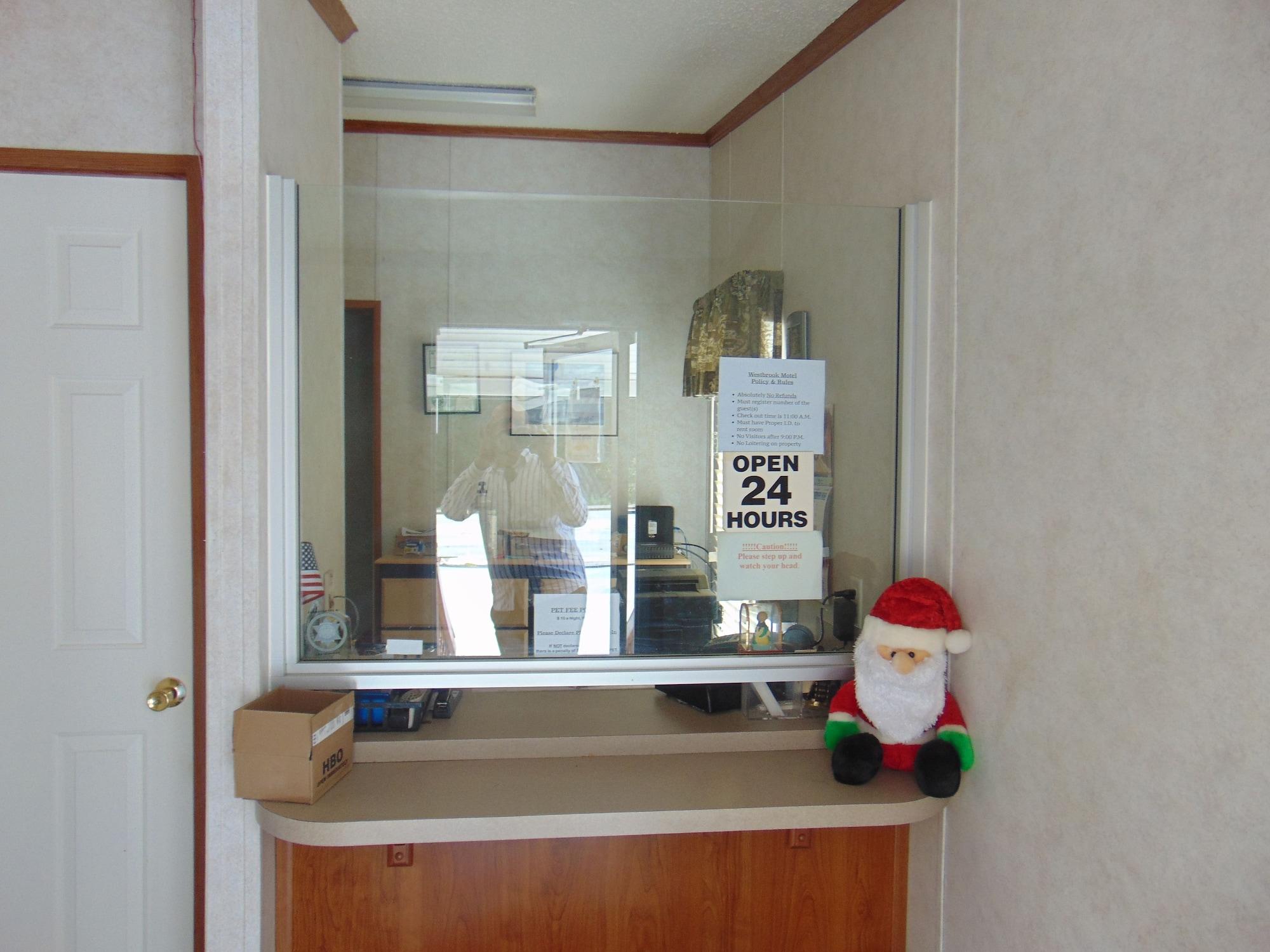 Vista Lobby Westbrook Motel