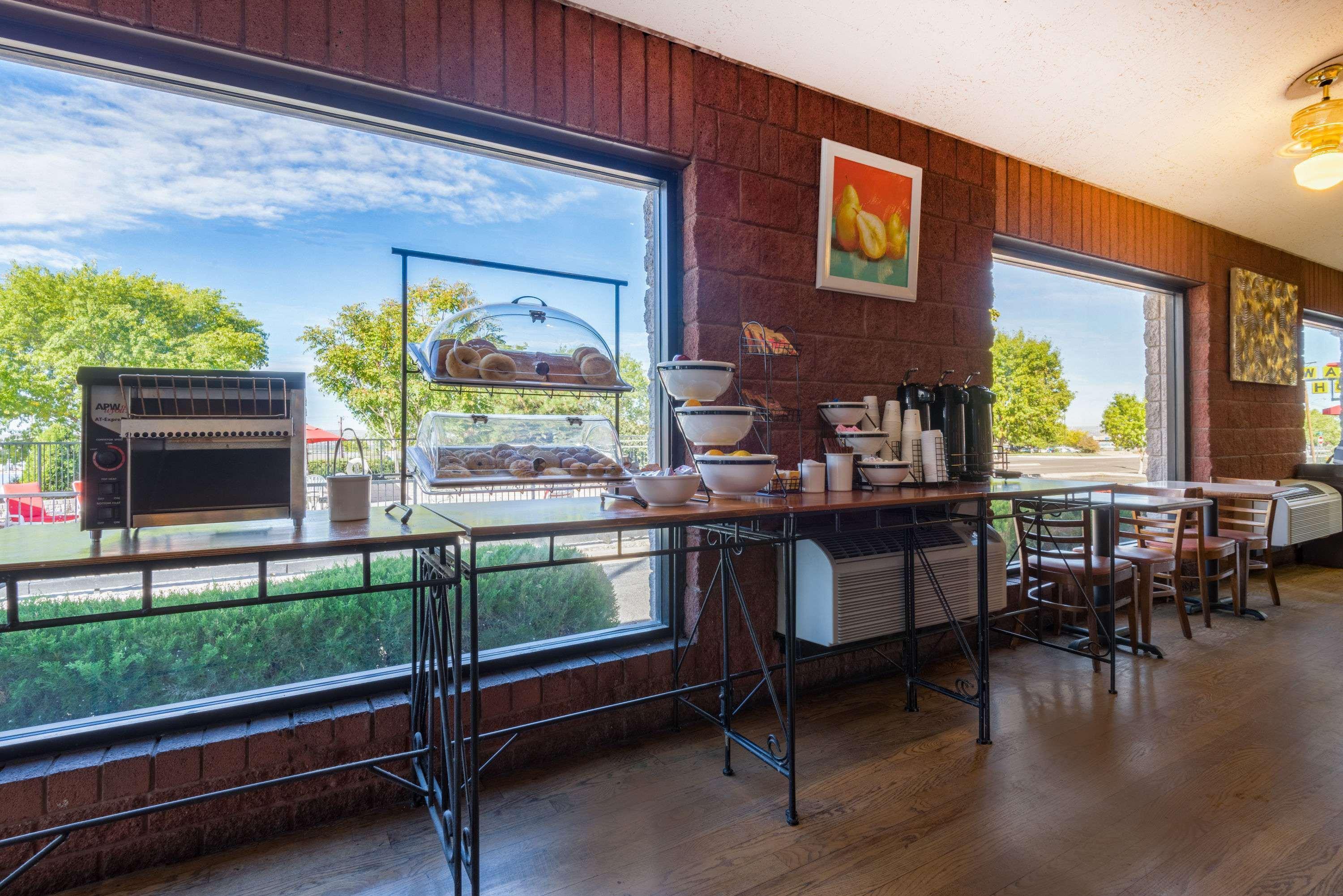 Restaurant Ramada by Wyndham Albuquerque Airport
