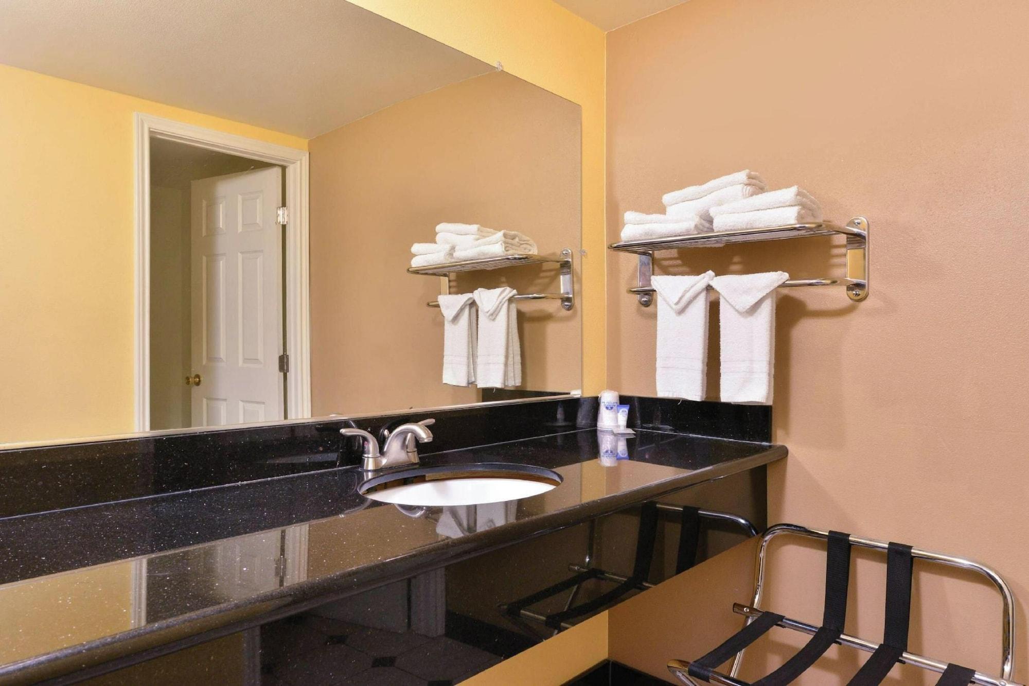 Equipamiento de Habitación Capital City Inn Sacramento Convention Center CA