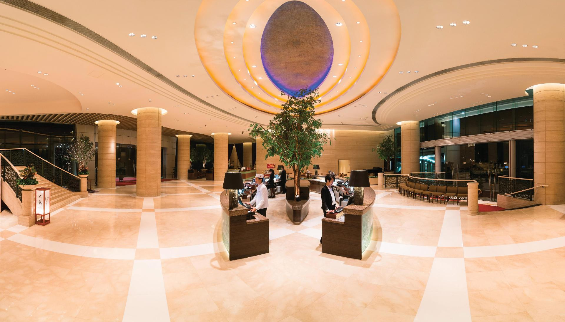 Vista Lobby Harbour Plaza Metropolis