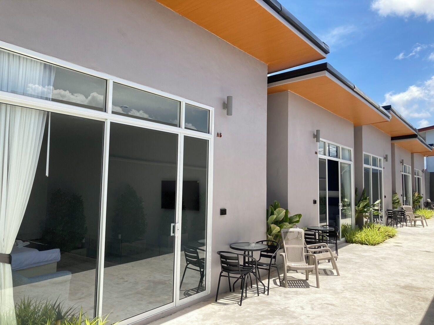 Vista Exterior Andaman Pool Inside Residence