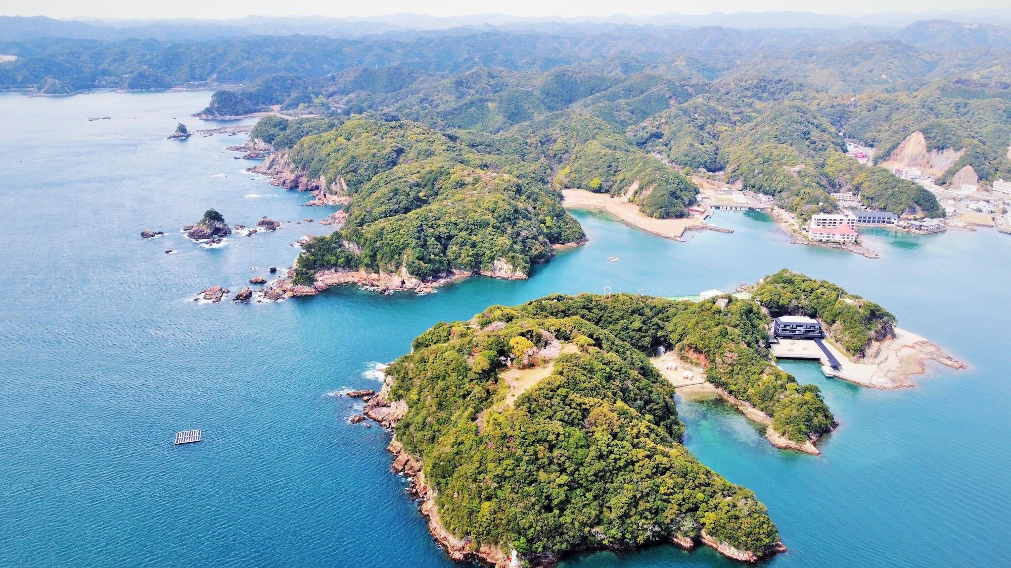 Varios Kumano-bettei Nakanoshima