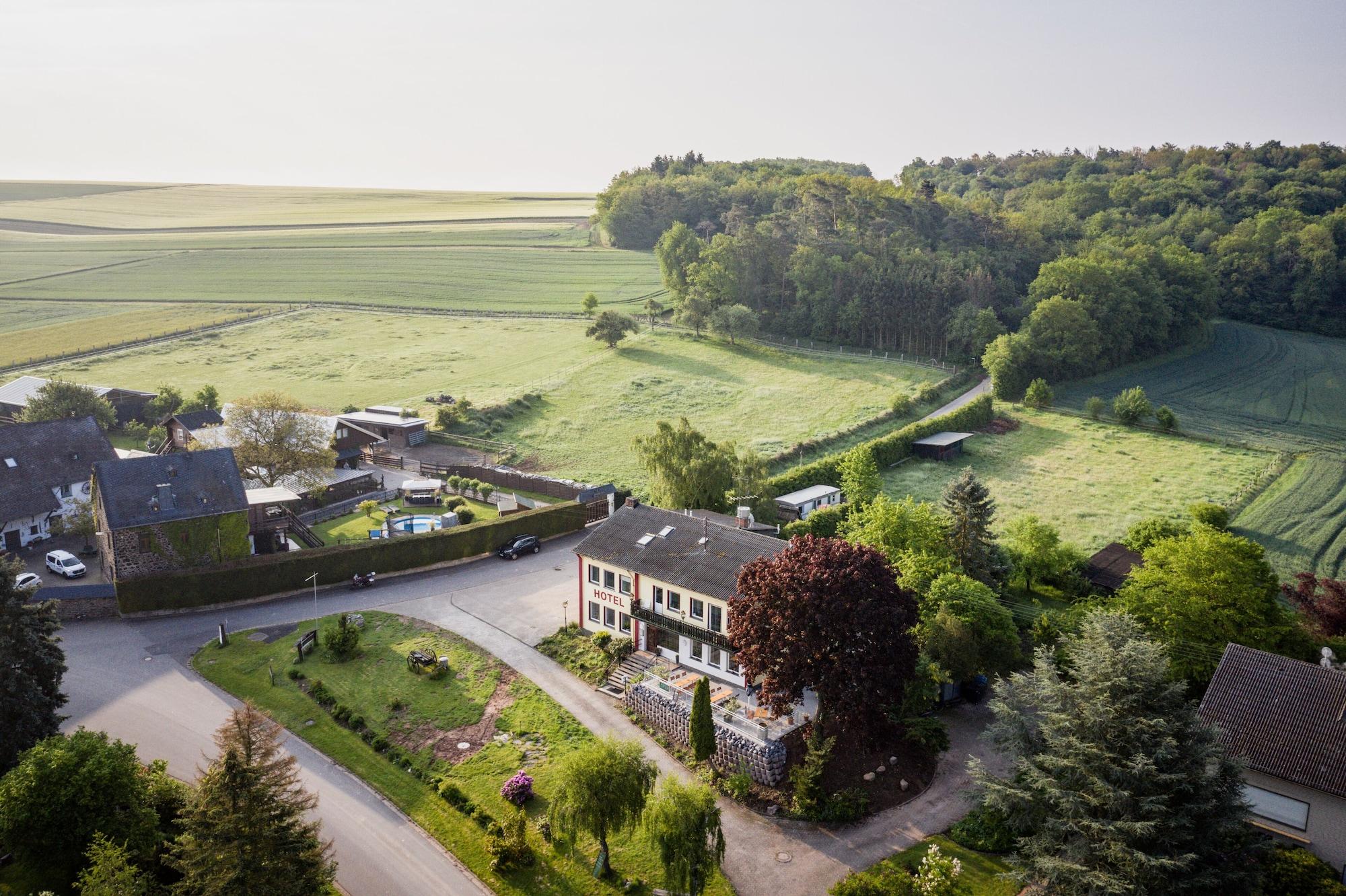 Vista Exterior Landhaus vor Burg Eltz