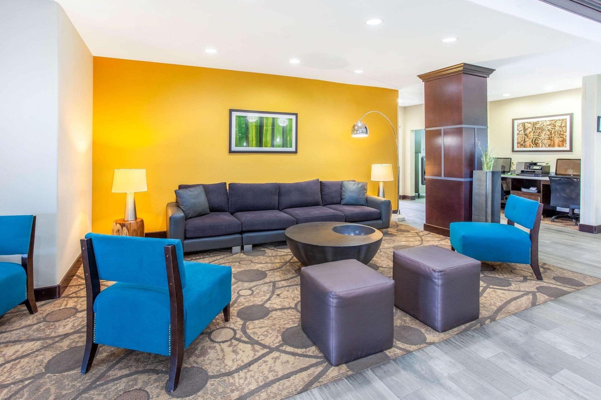 Vista Lobby La Quinta Inn & Suites by Wyndham Gonzales TX