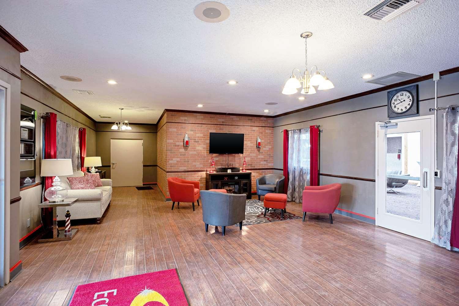 Vista Lobby Quality Inn Frontier at U.S. Hwy 30