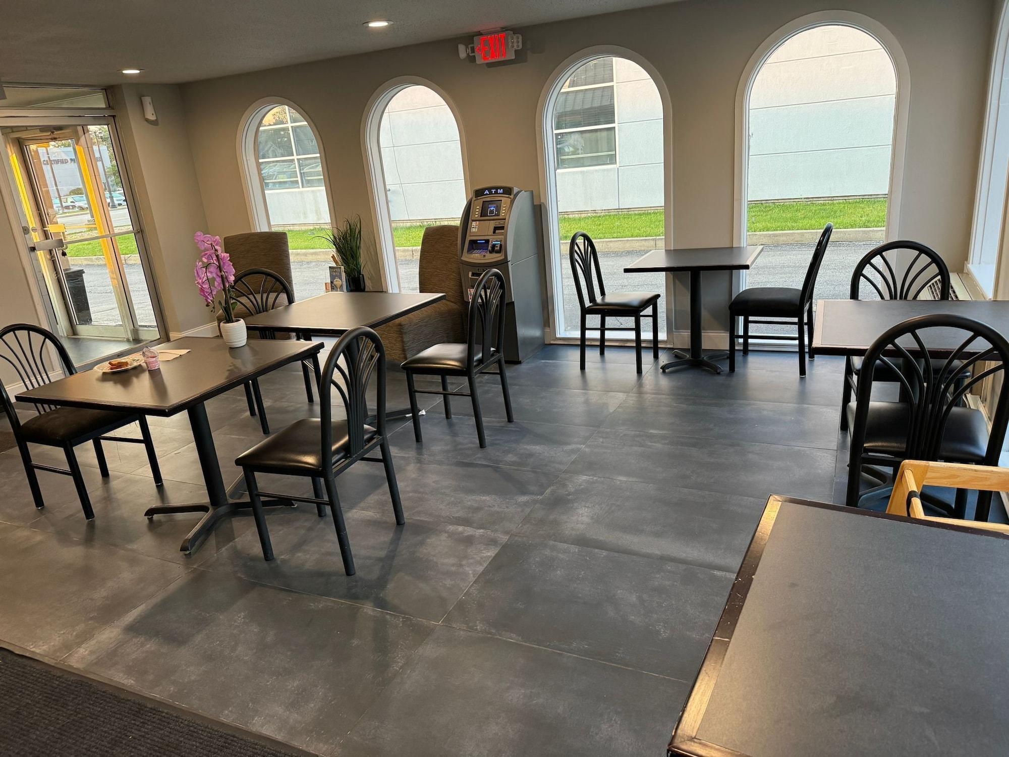 Restaurant Super 8 by Wyndham Morton Grove/Chicago