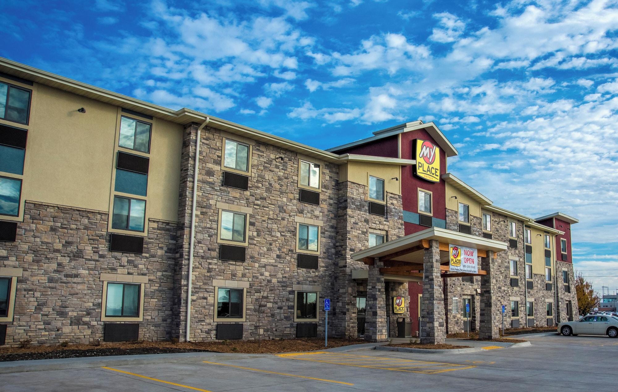 Vista Exterior My Place Hotel - Altoona/Des Moines, IA