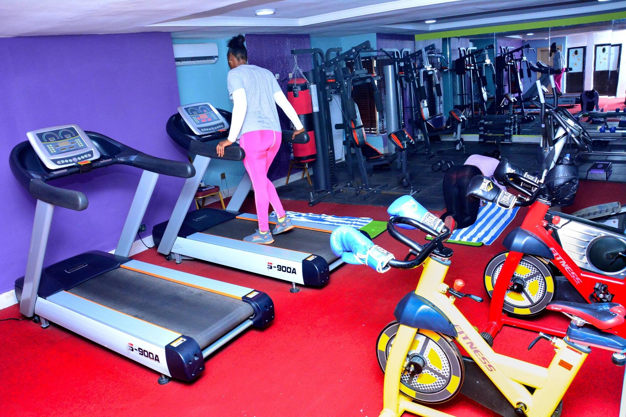 Gimnasio Top Rank Hotel Galaxy Asaba