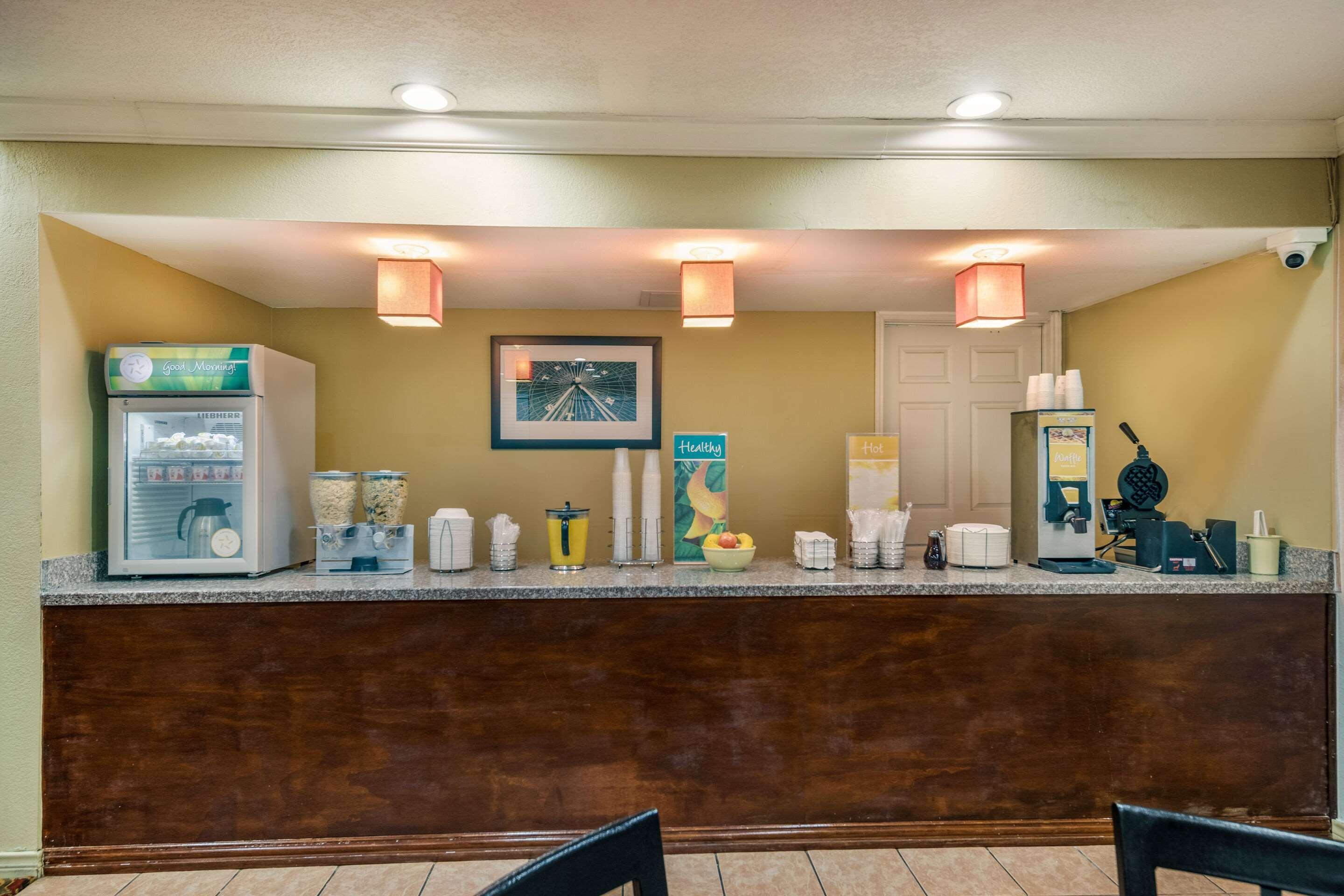 Restaurant Quality Inn & Suites Garland - East Dallas