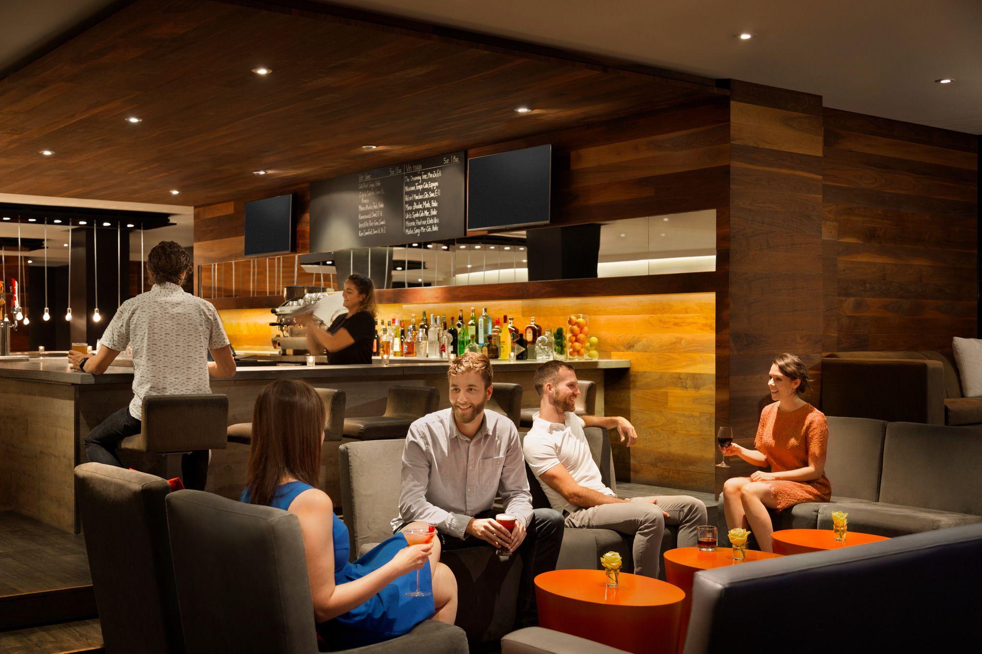 Bar/lounge TRYP by Wyndham Quebec Hotel Pur
