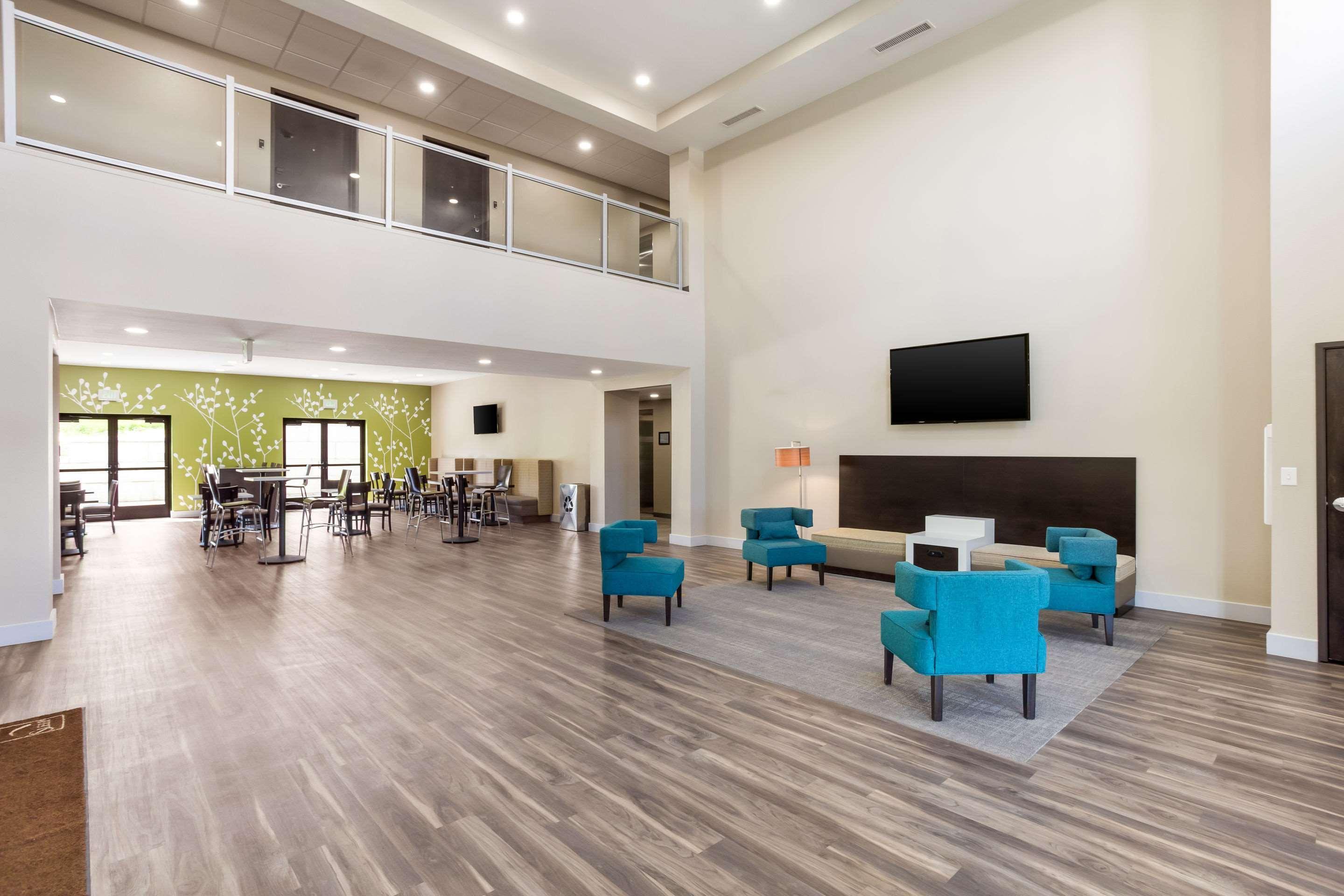 Vista Lobby MainStay Suites Logan Ohio-Hocking Hills