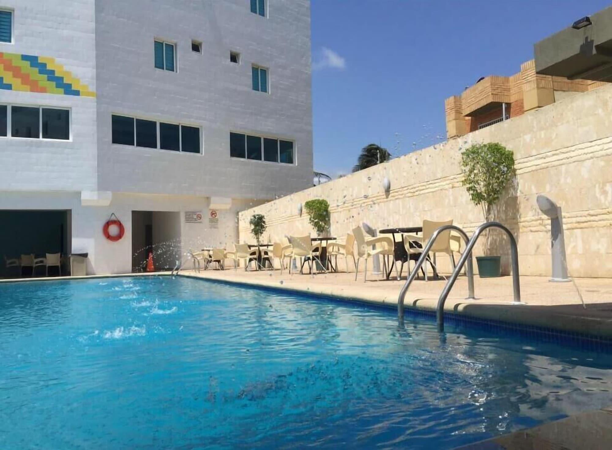 Vista Exterior Hotel Aventura Suites