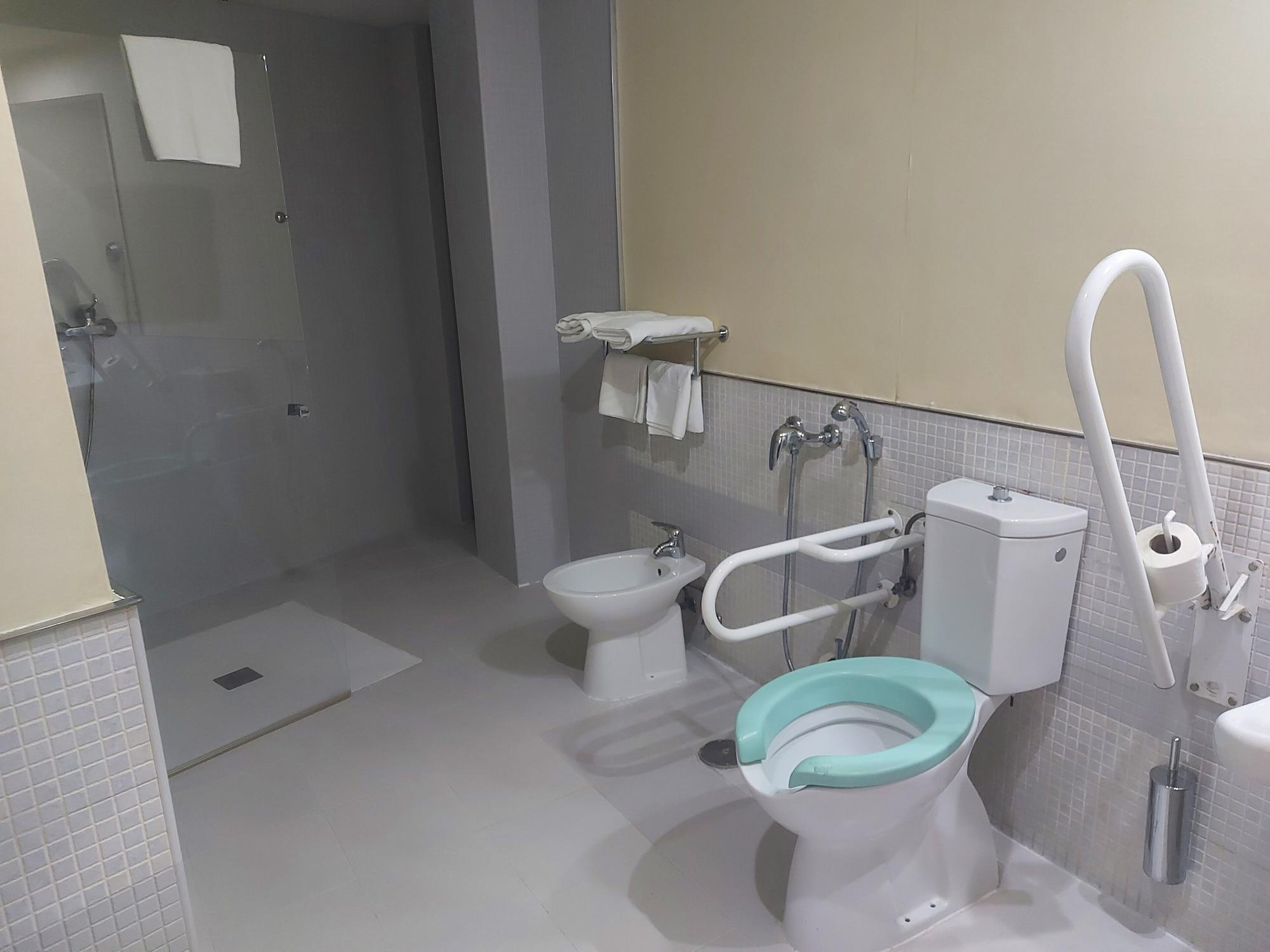 Equipamiento de Habitación Hotel Puerta de Ocaña
