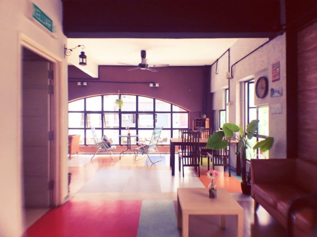 Varios Lavender Guesthouse - Hostel