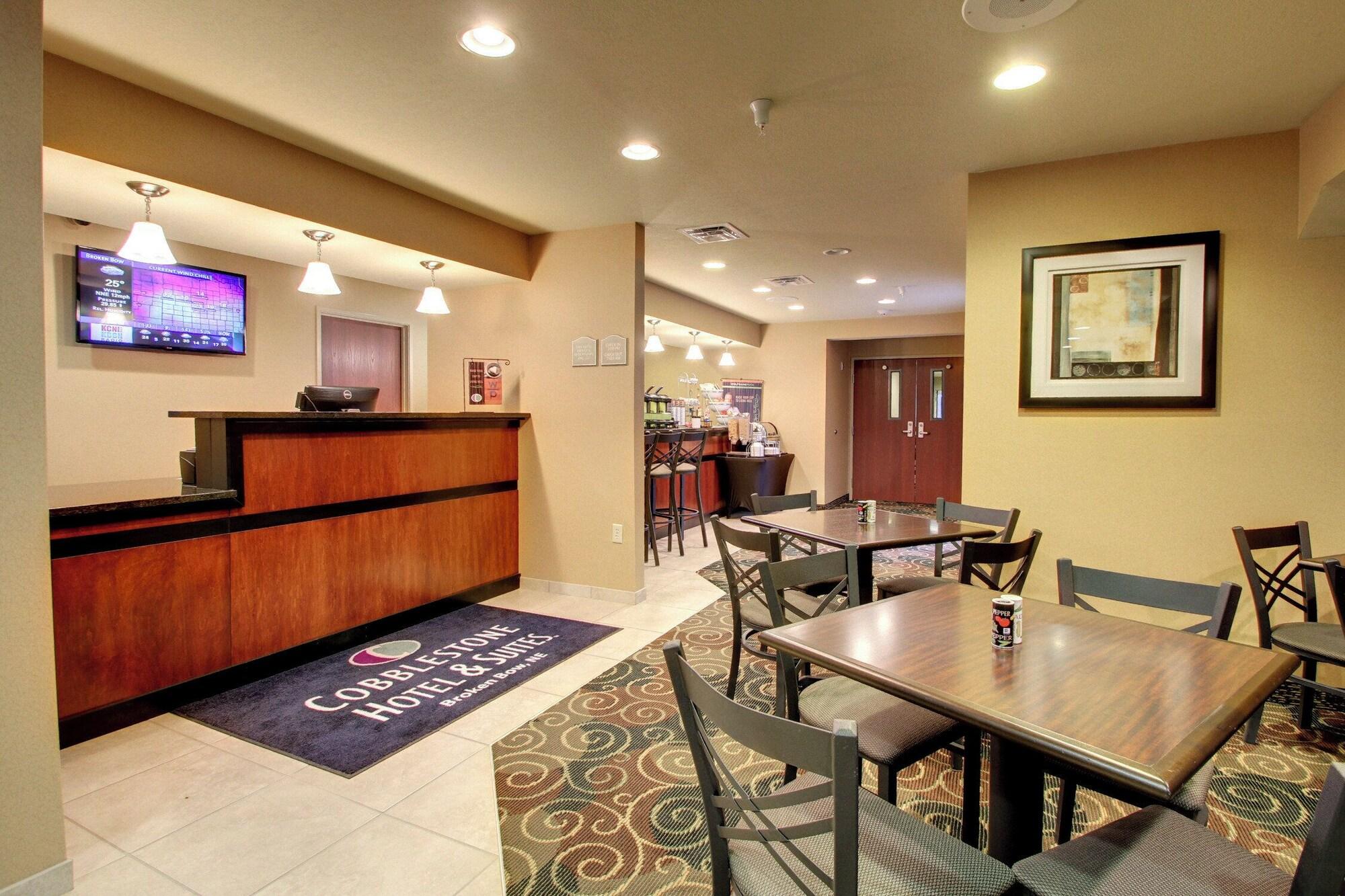 Vista Lobby Cobblestone Hotel & Suites – Broken Bow