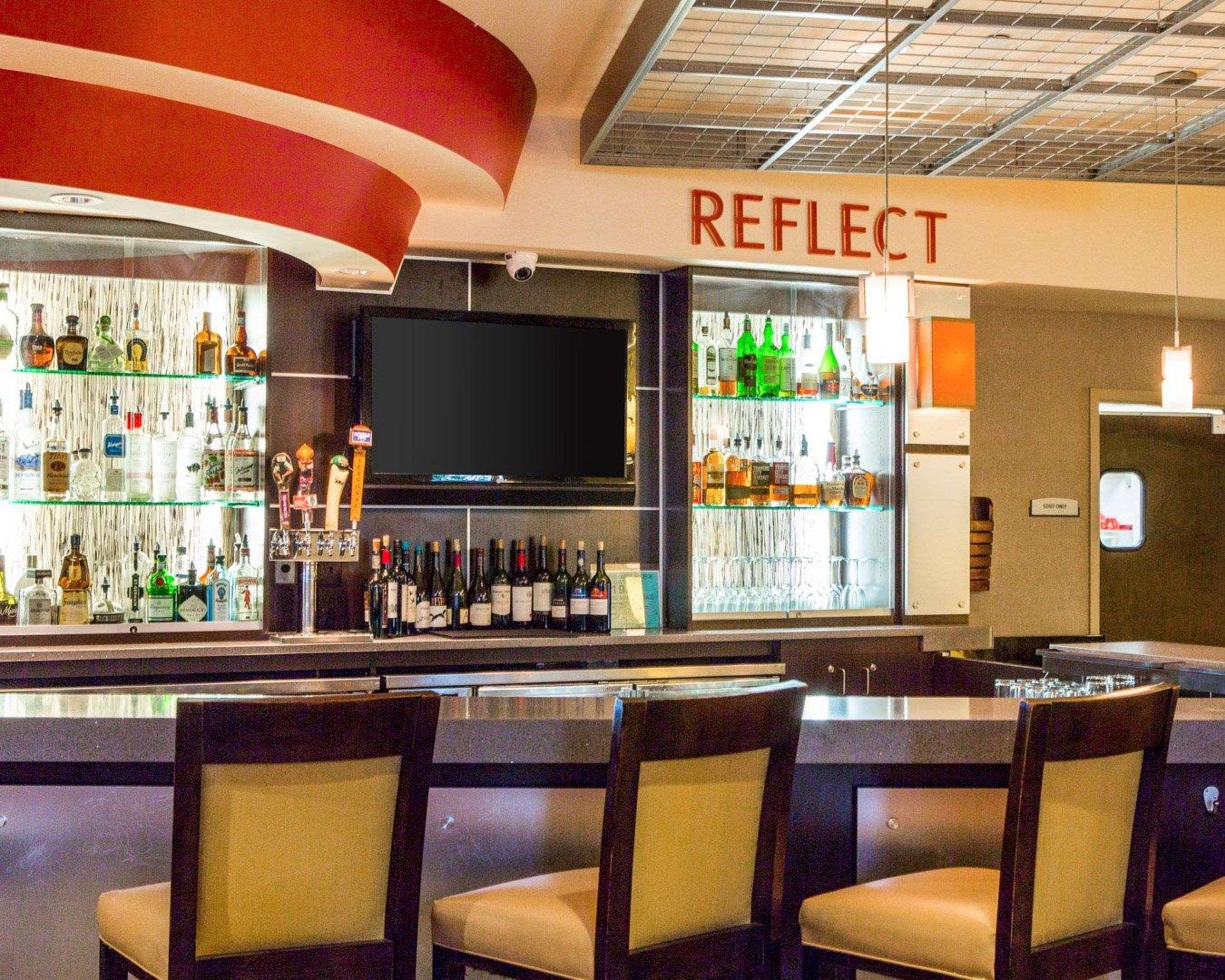 Bar/Salón Cambria Hotel Traverse City