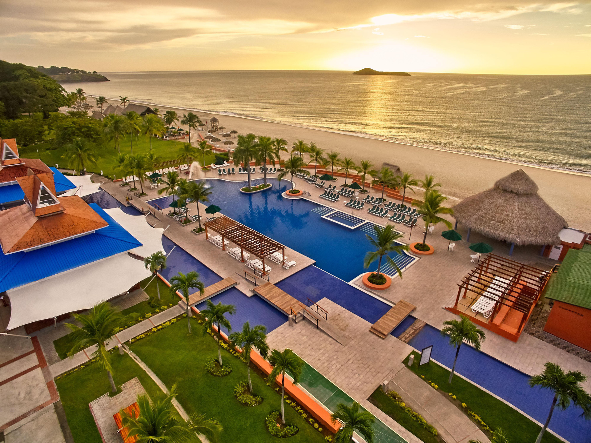 Vista Piscina Grand Decameron Panamá, A Trademark All-Inclusive Resort
