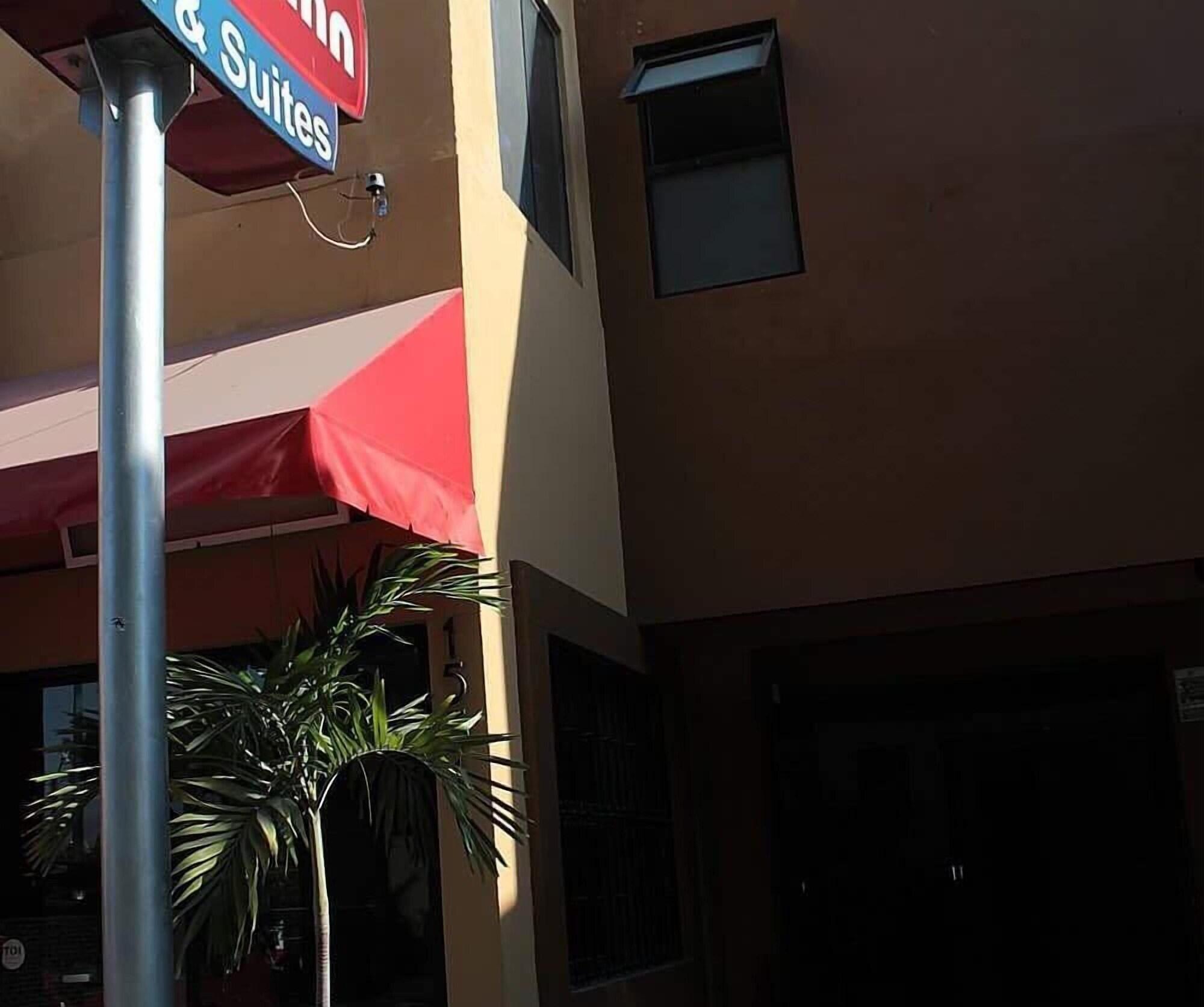 Vista Exterior Uke Inn Hotel & Suites