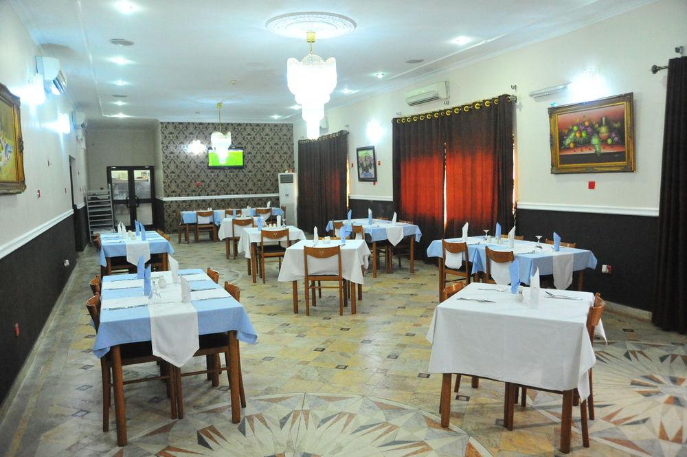 Restaurant Peemos Place Warri