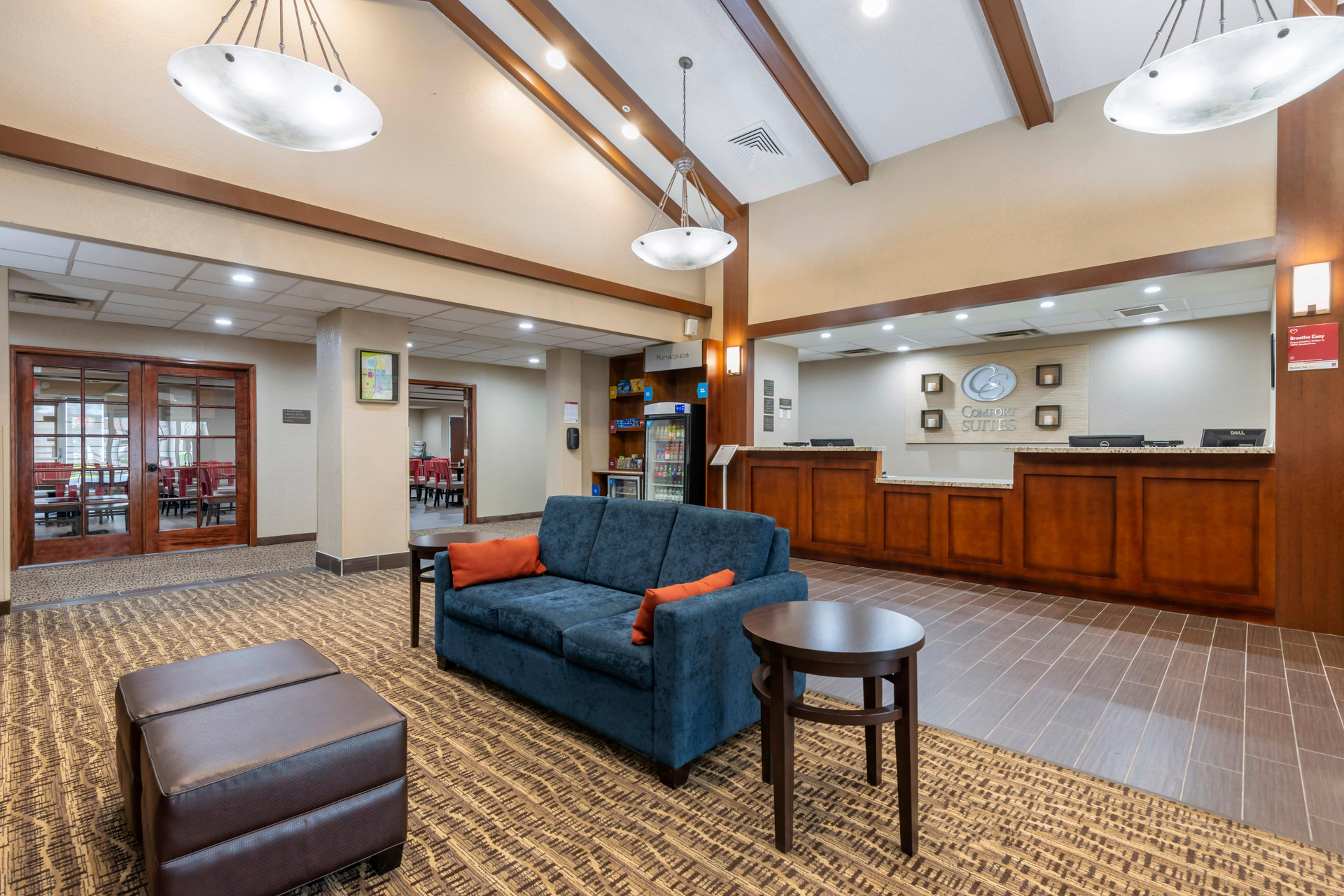 Vista Lobby Comfort Suites Downtown