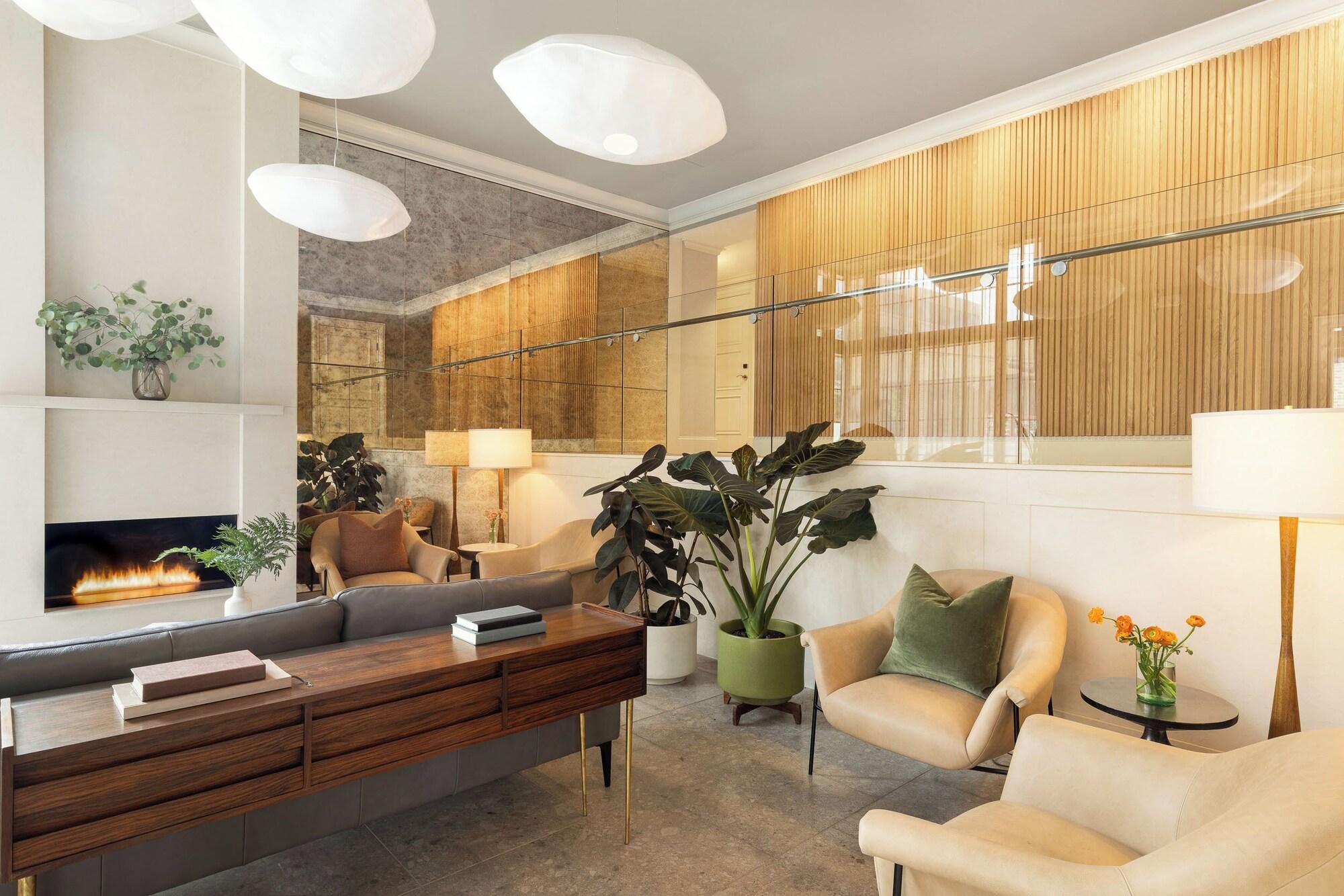 Varios Hotel Veritas