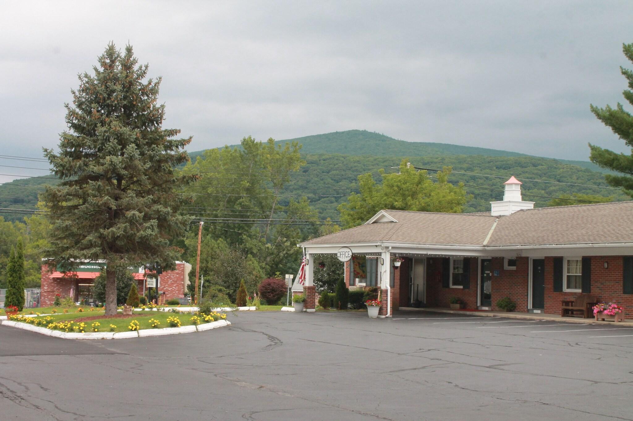Vista Exterior Howard Johnson By Wyndham Williamstown