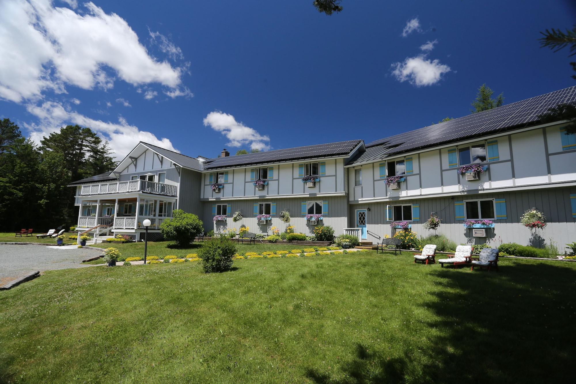 Varios Carlson's Lodge