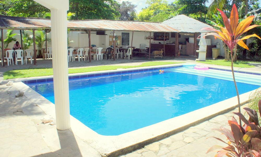 Vista Piscina The Hummingbird