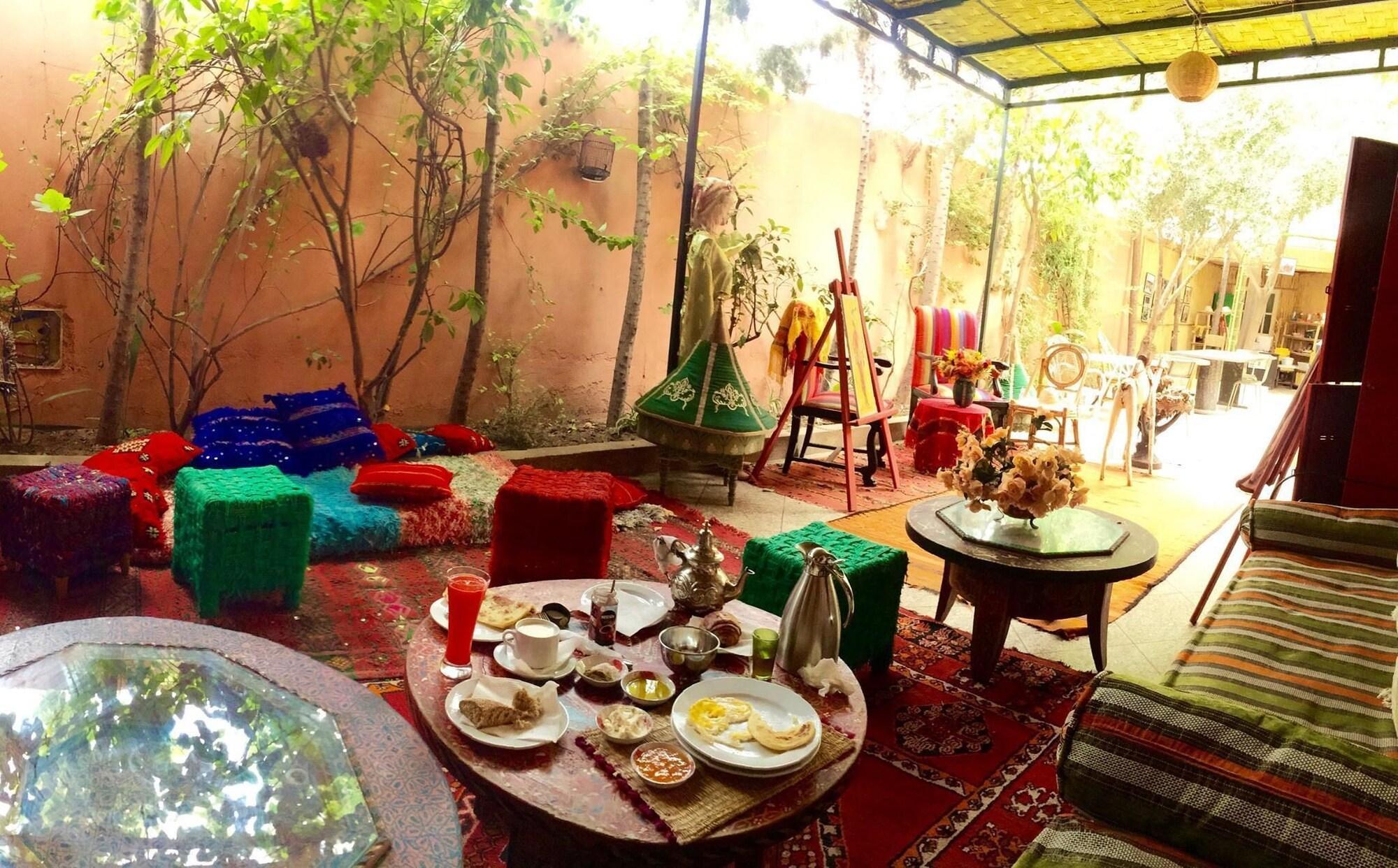 Restaurant Hostel Villa Red City