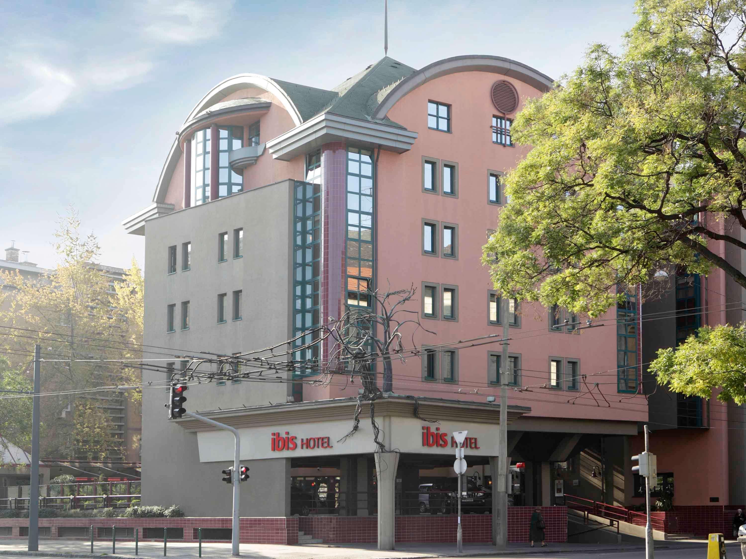 Vista Exterior ibis Budapest Heroes Square
