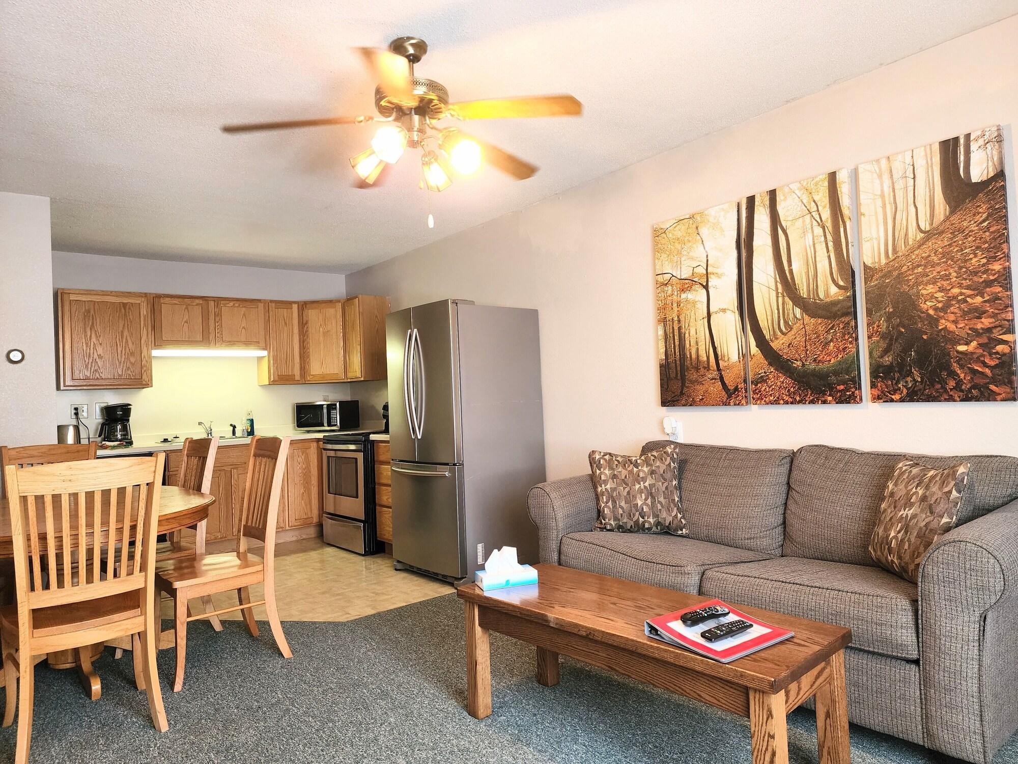 Varios Trails Inn Quadna Mountain Motel & RV