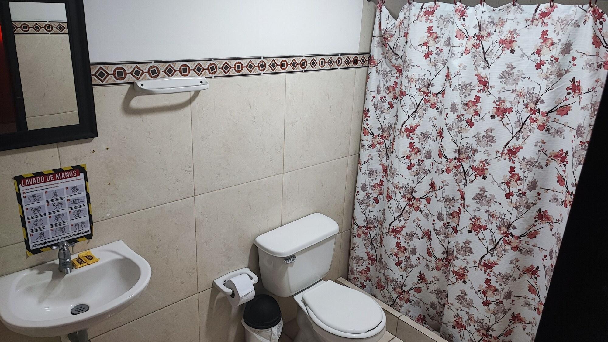 Equipamiento de Habitación Hospedar Frente al Aeropuerto