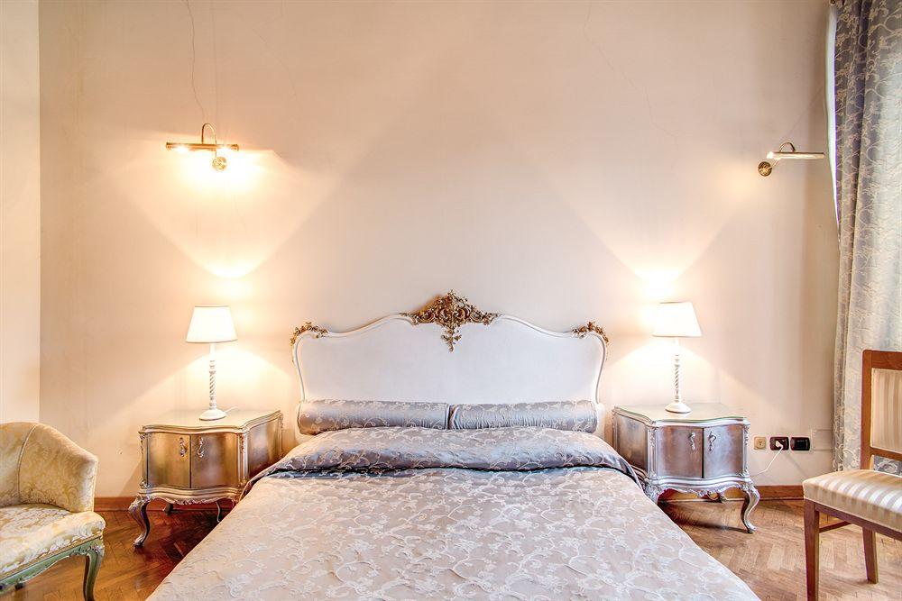 Varios La Casa del Capitano