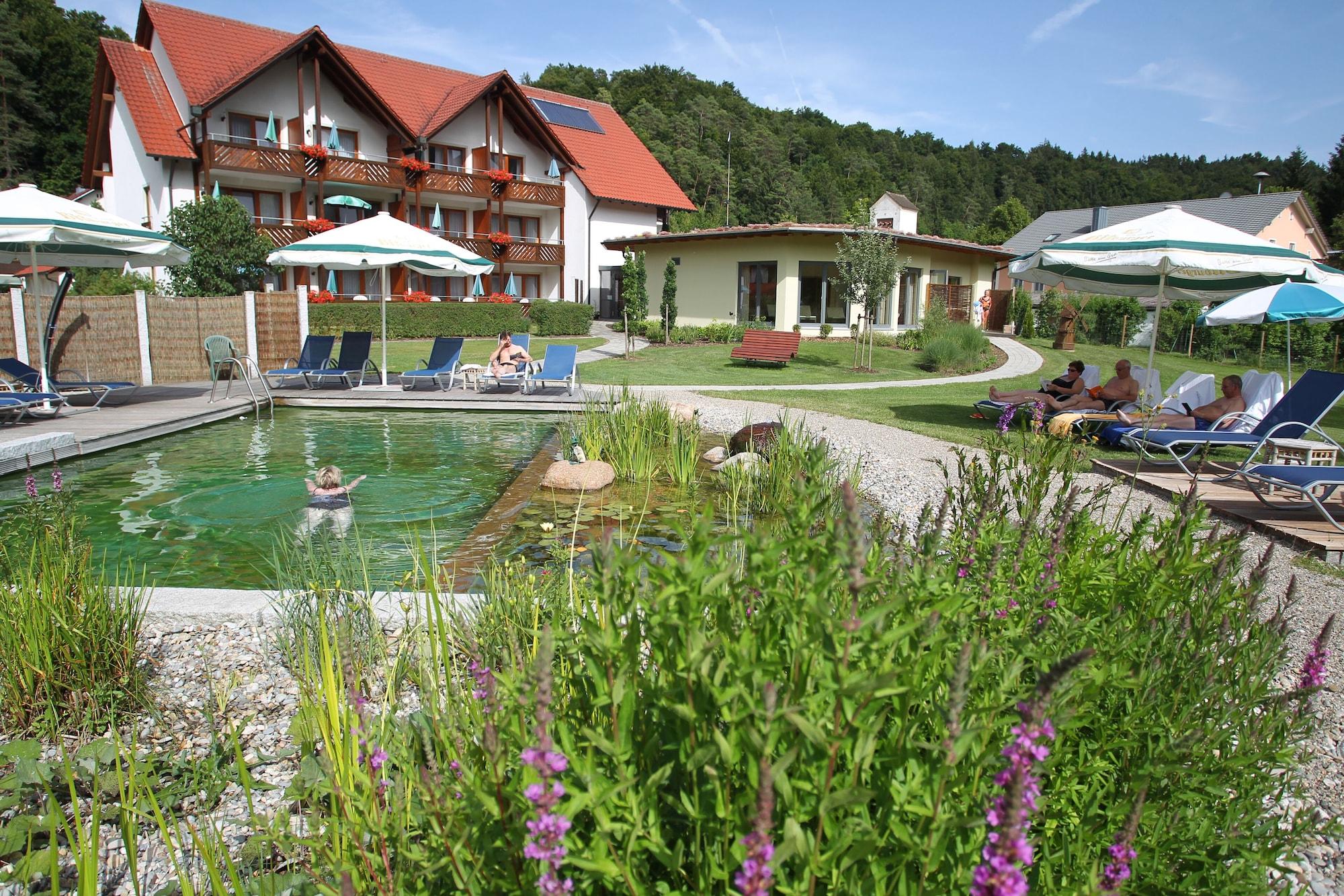 Vista Piscina Hotel & Gasthof Zur Linde