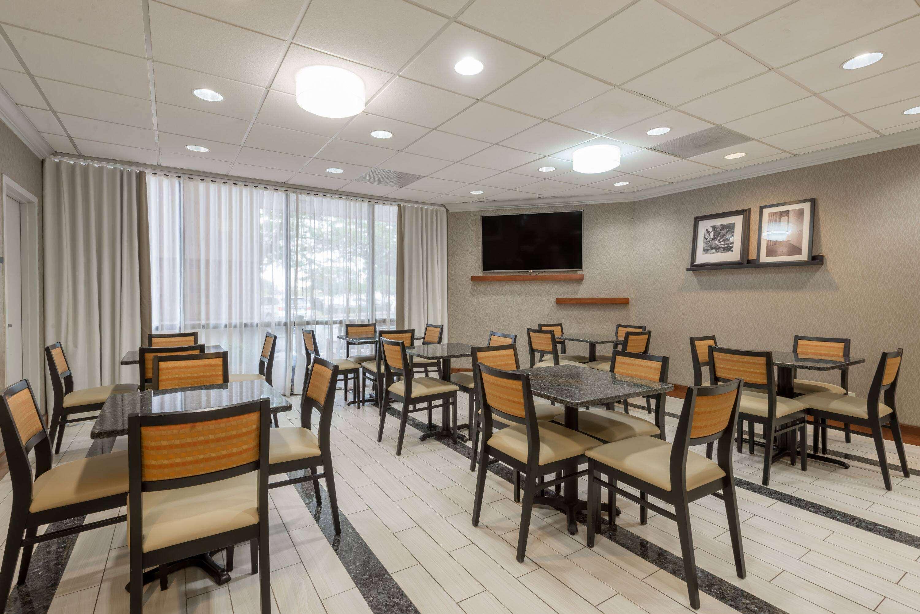Restaurant Wingate by Wyndham Springfield