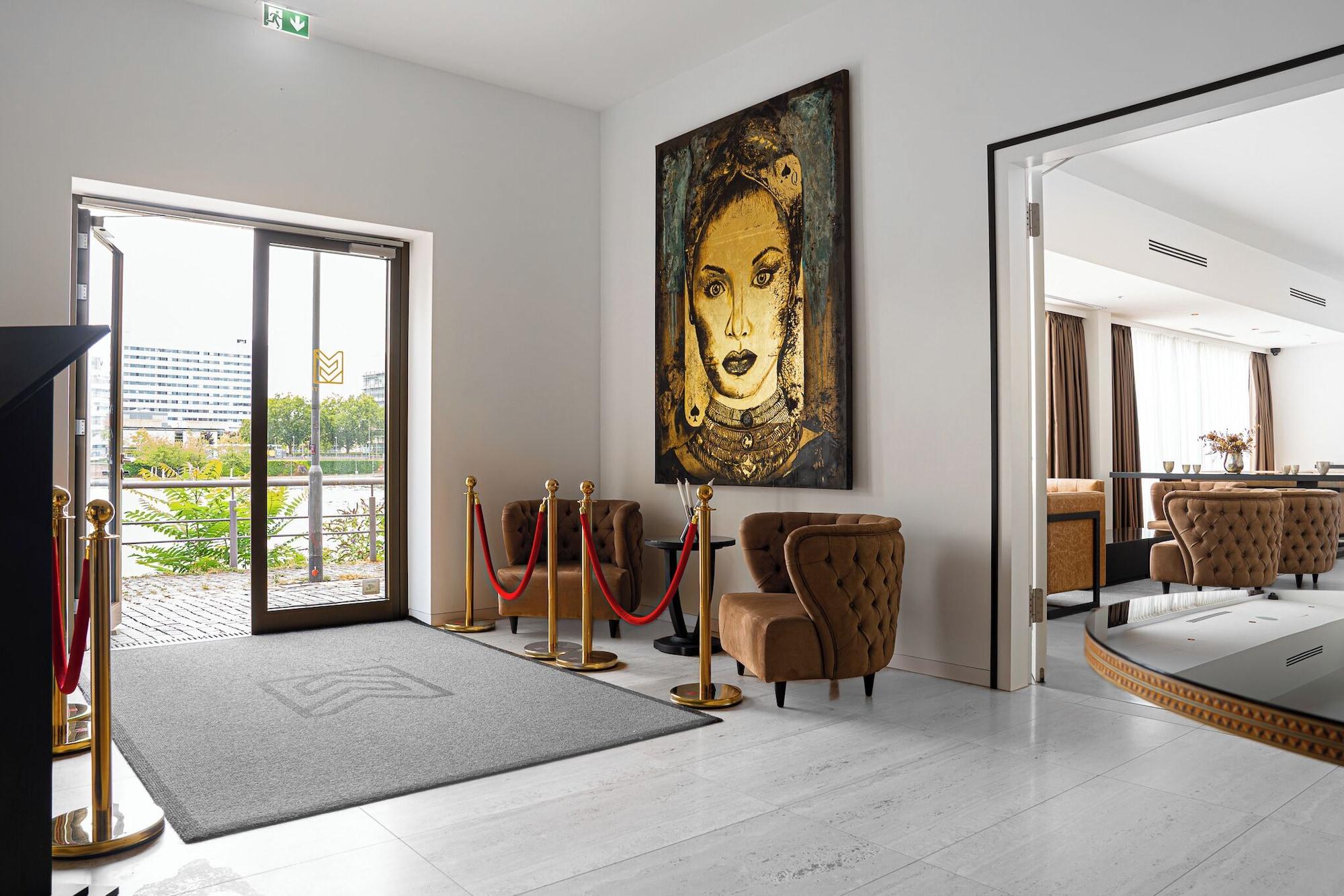 Vista Lobby Main Suites