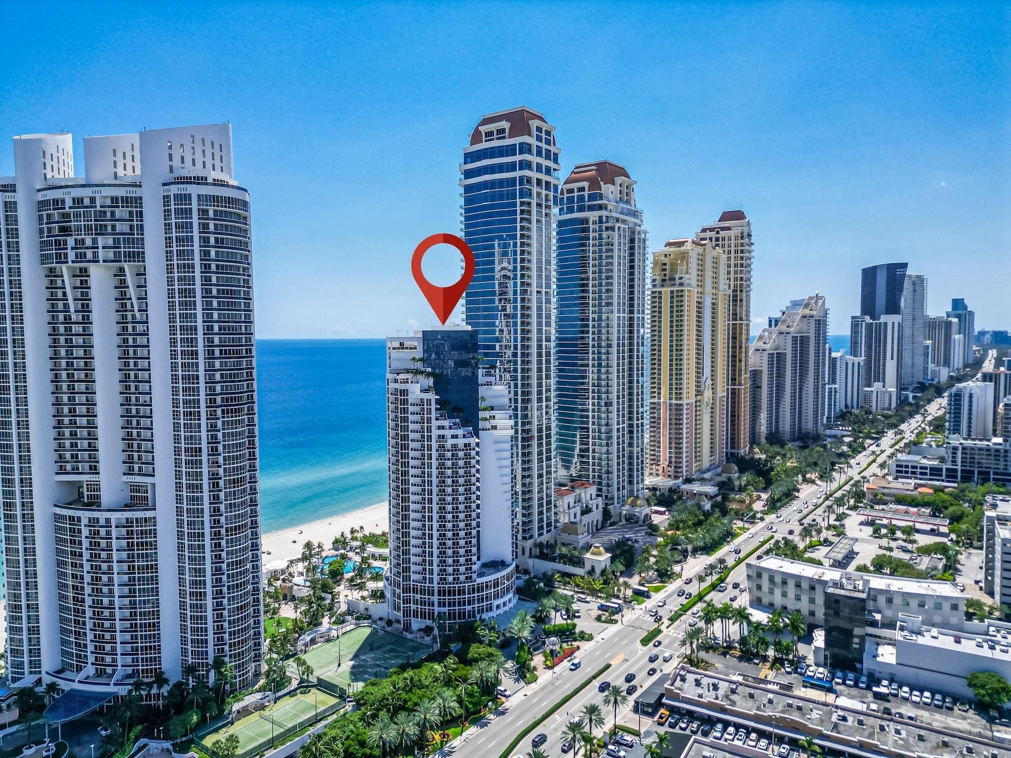 Vista Exterior Exclusive Trump Beachfront Condo