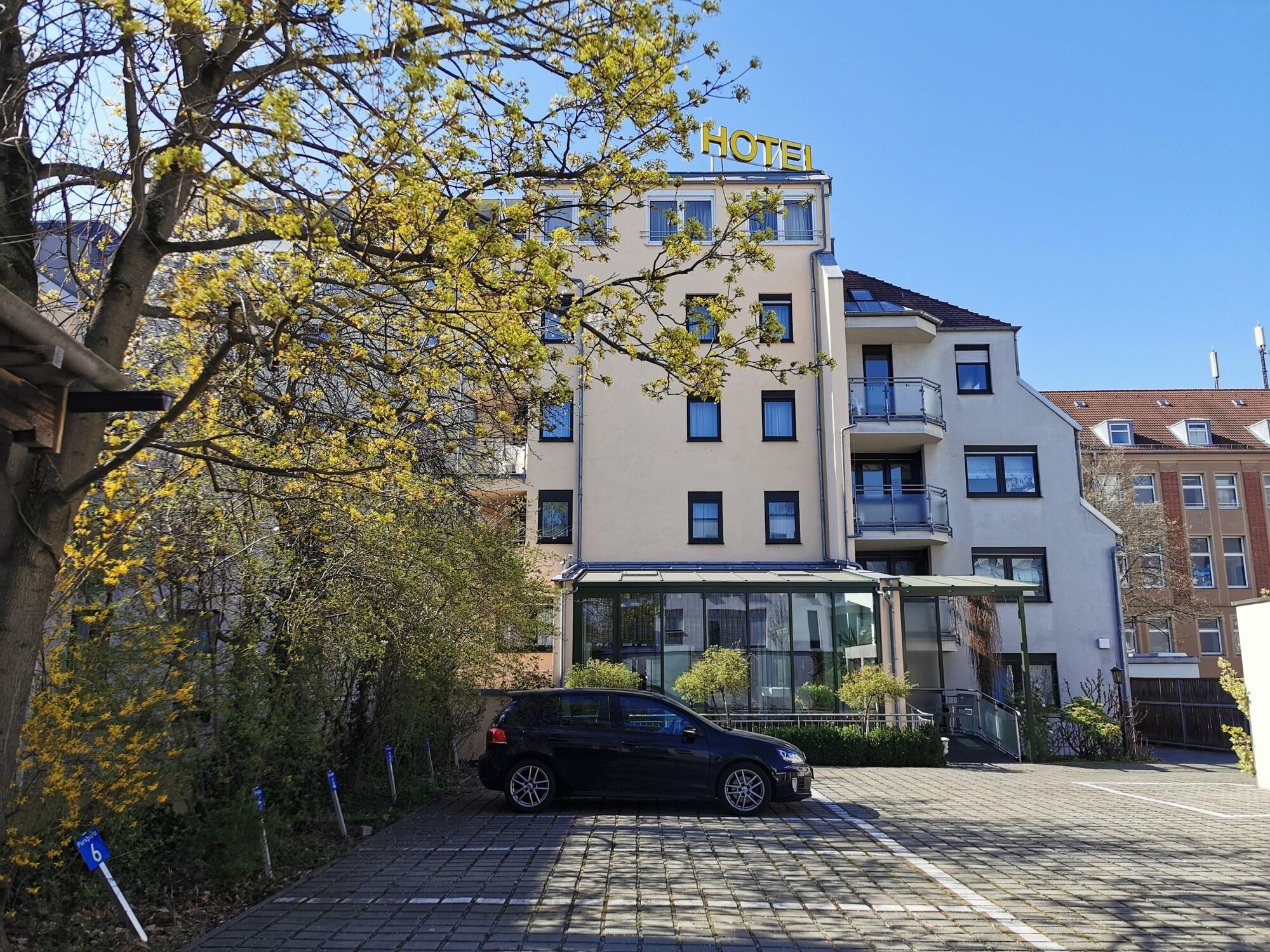 Vista Exterior Hotel Cristal