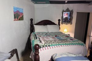 Arriendo temporal - Charming bungalow with WiFi and AC in welcoming Van Horn