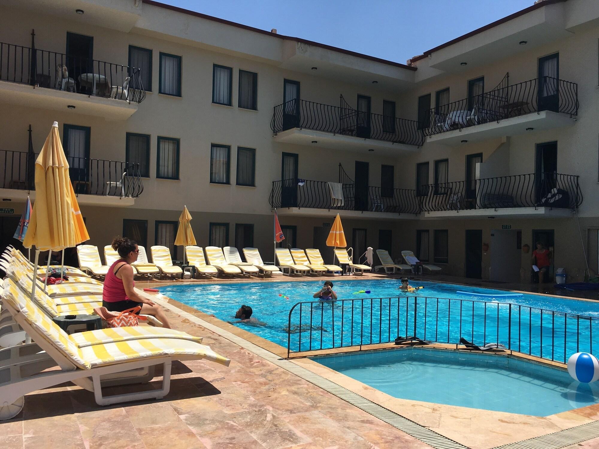 Instalaciones Recreativas Poppy Apart/Hotel