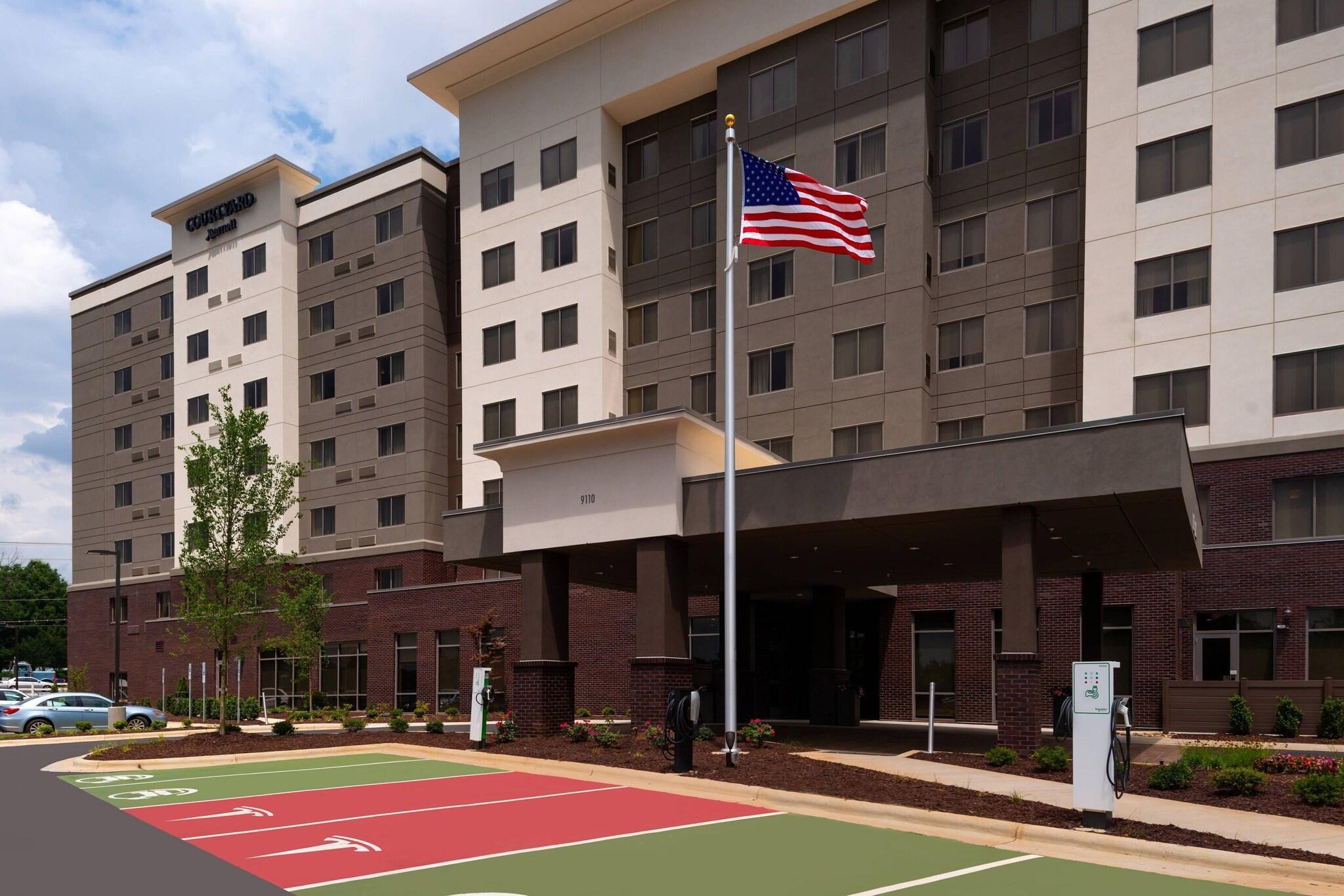 Vista Exterior Courtyard by Marriott Charlotte Northlake