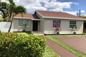 Alquiler Vacacional - Modern Family Home in a safe and family oriented neighborhood. Welcome!