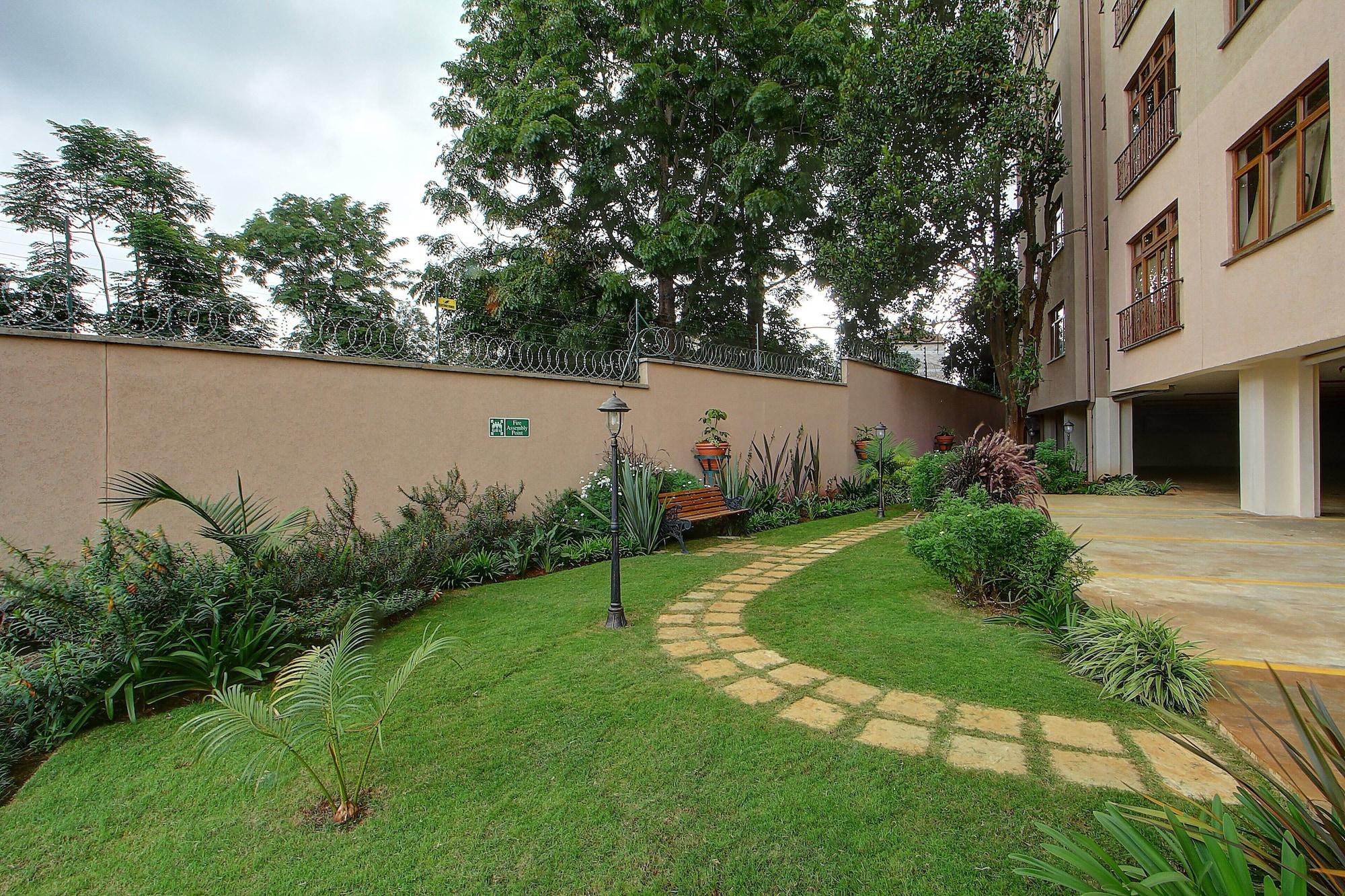 Vista Exterior Fenesi Gardens Apartments