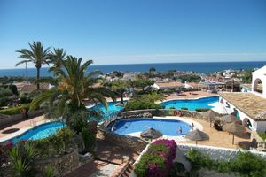 Alquiler Vacacional - El Capistrano, Nerja 2 bedroom apartment with south facing private garden