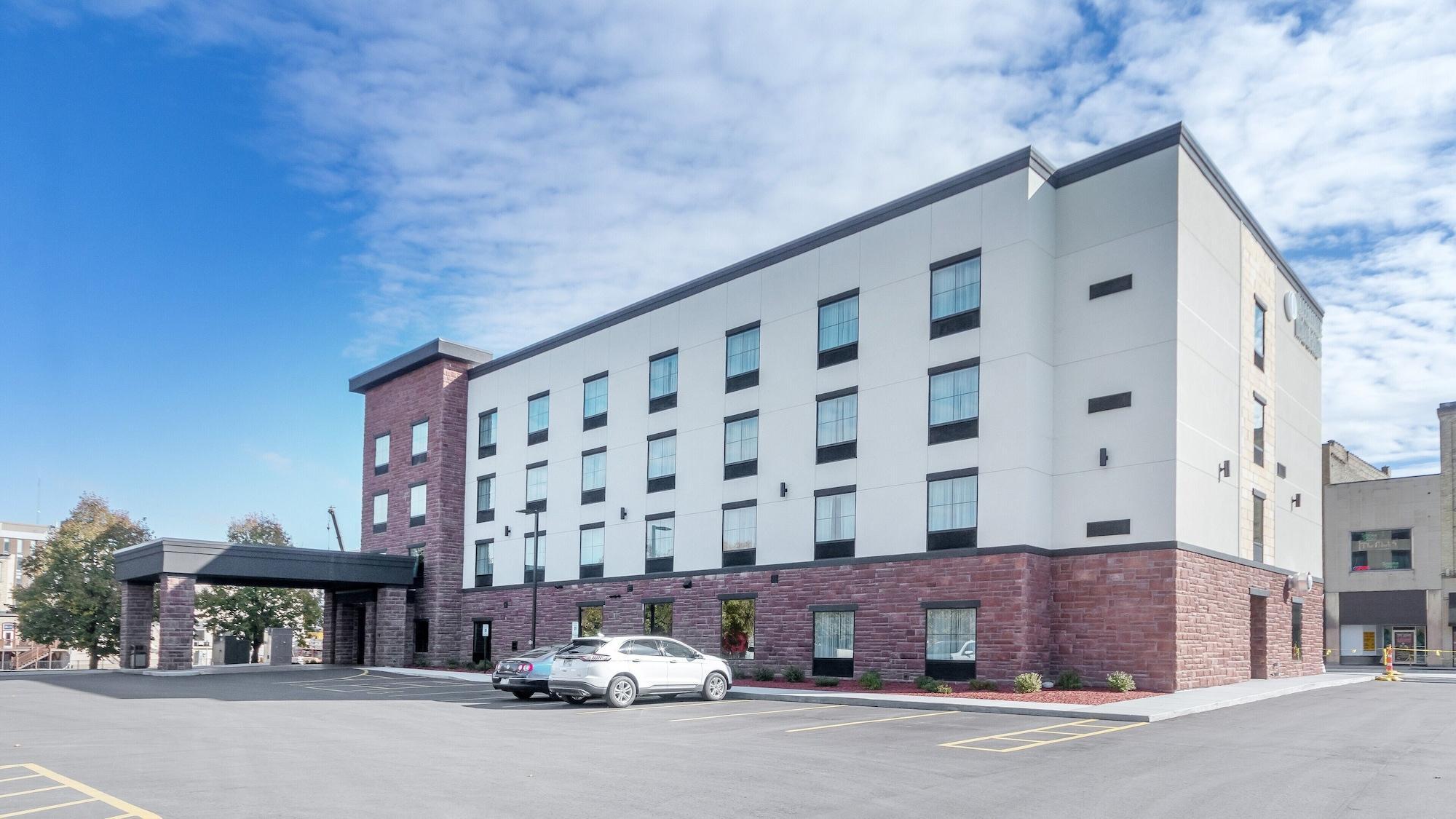 Vista Exterior Cobblestone Hotel and Suites Janesville