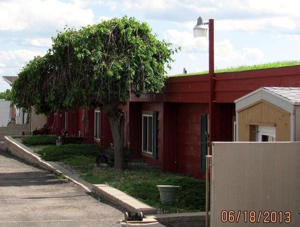 Varios Earth Inn Motel