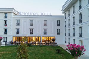 Alojamiento - Holiday Hotel