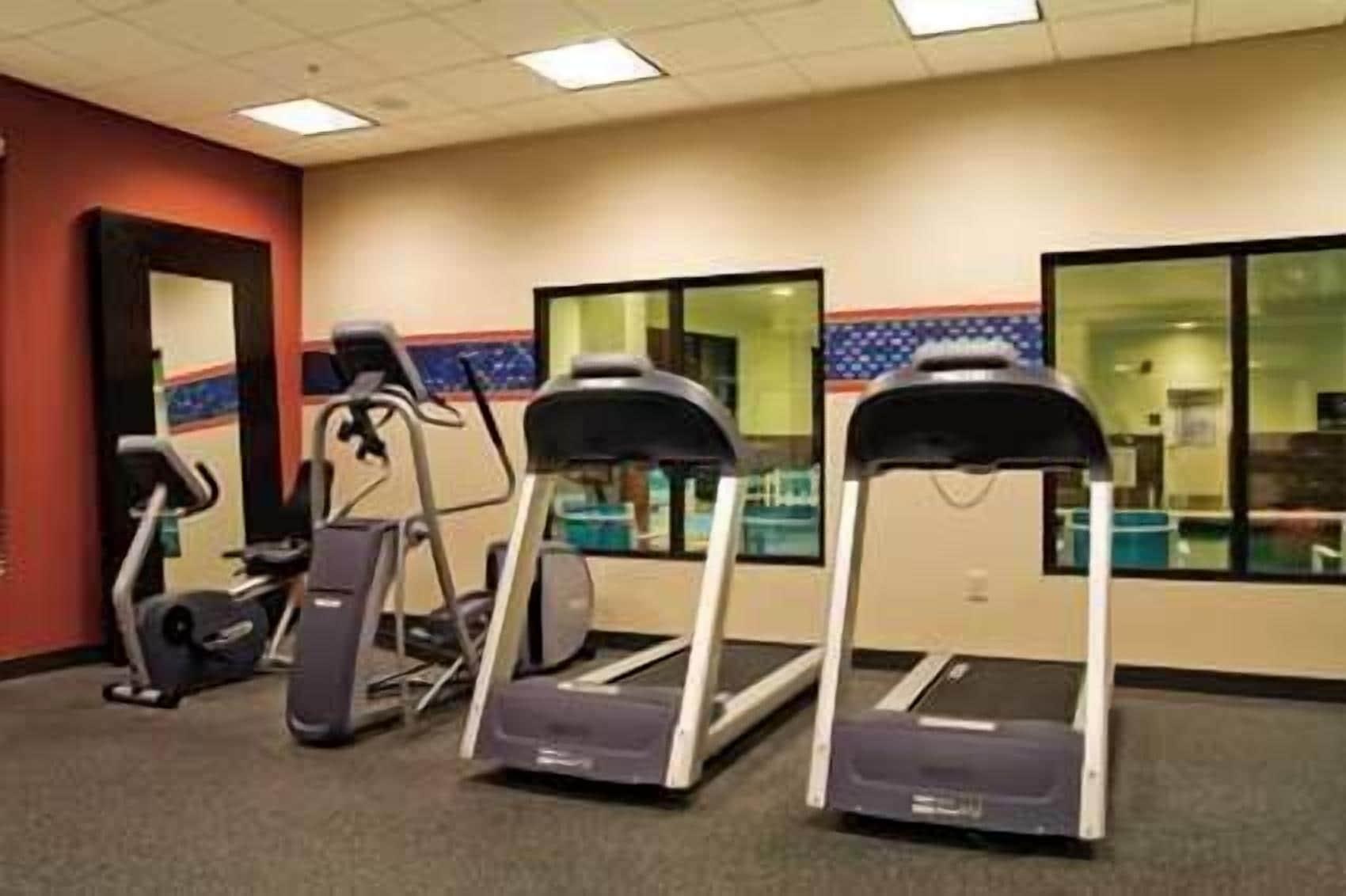 Gimnasio Hampton Inn & Suites Winnie