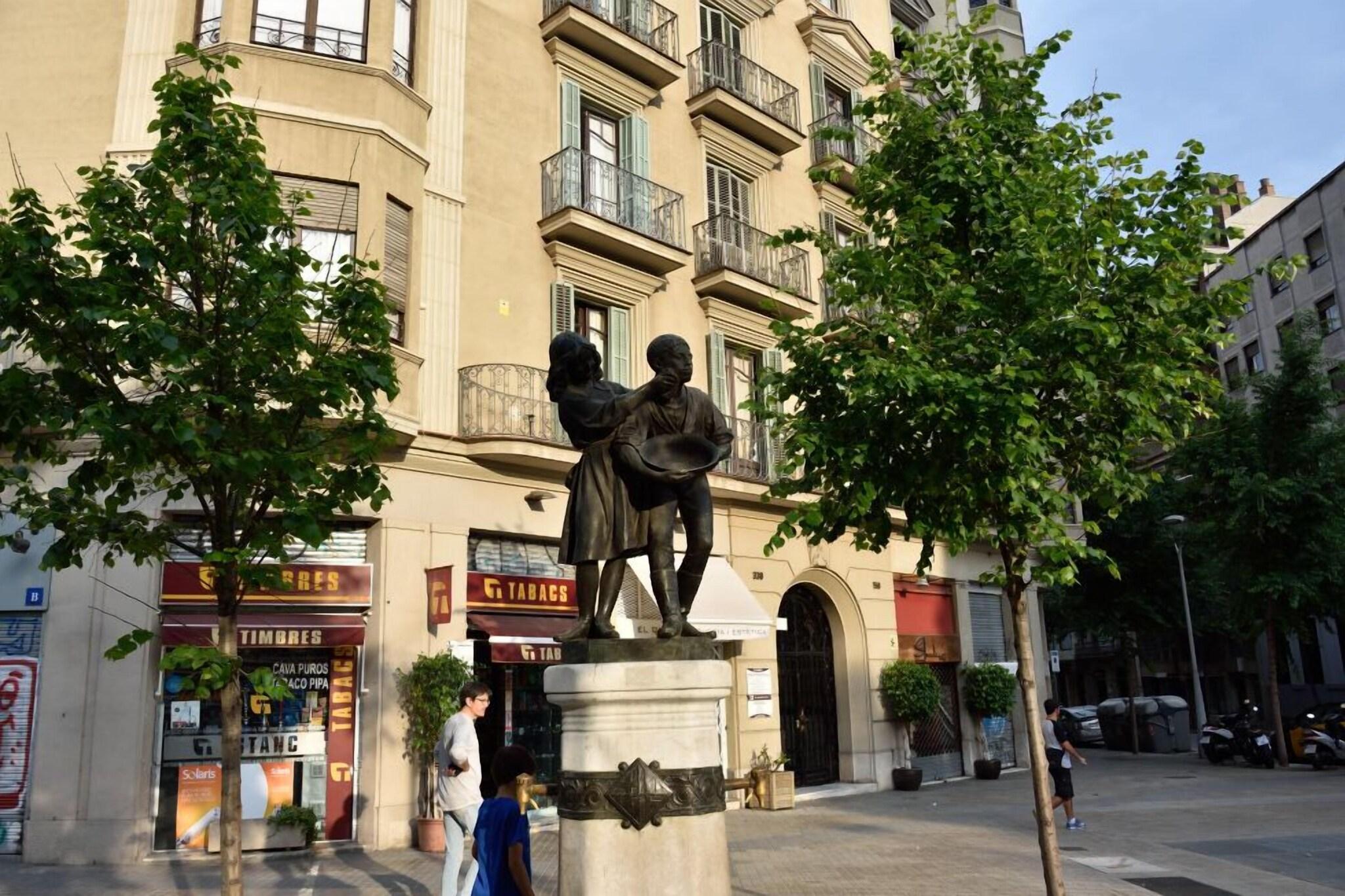 Vista Exterior Ally's Guest House Barcelona B&B