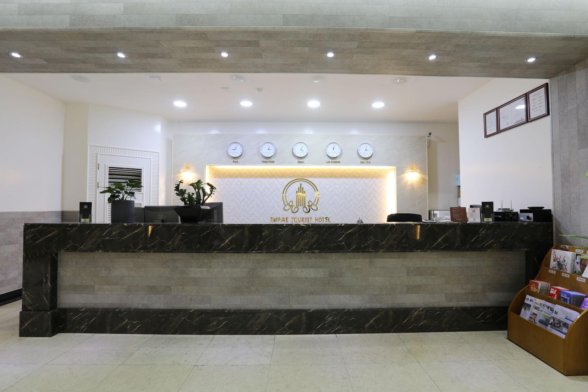 Vista Lobby Empire Tourist Hotel